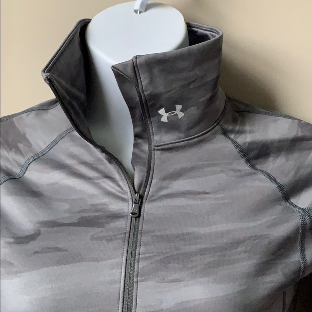 Under Armour pullover - Picture 2 of 6
